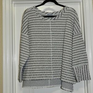 Habitat Clothes to live In Textured Crinkle Top Black Gray Raw Seam SZ  L